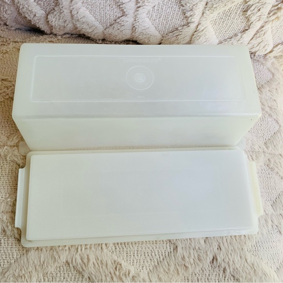 Vintage clear Tupperware Velvetta Cracker holder. Made in the USA - Picture 3 of 8